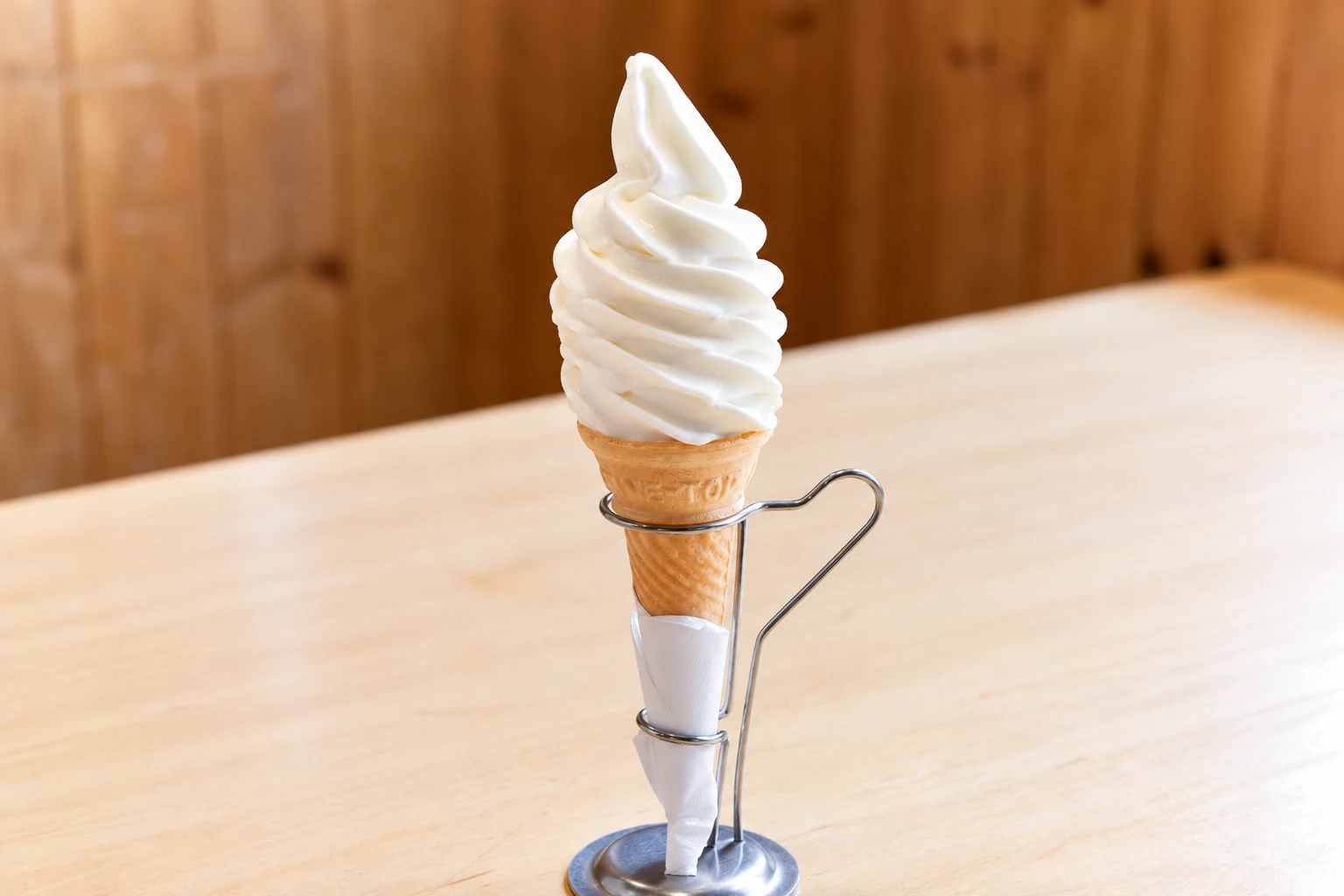 コーンに巻かれたエスペリオのソフトクリーム