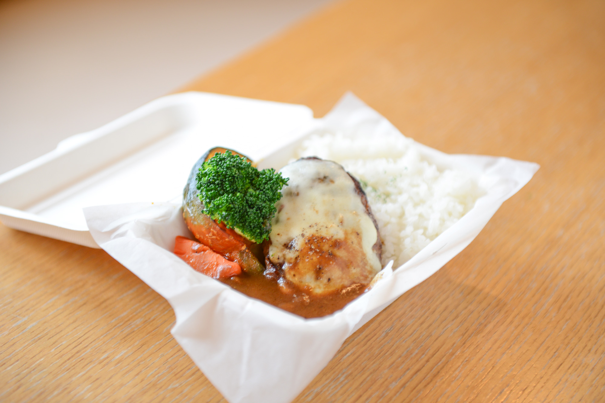 モッツァレラデミグラスハンバーグBOX