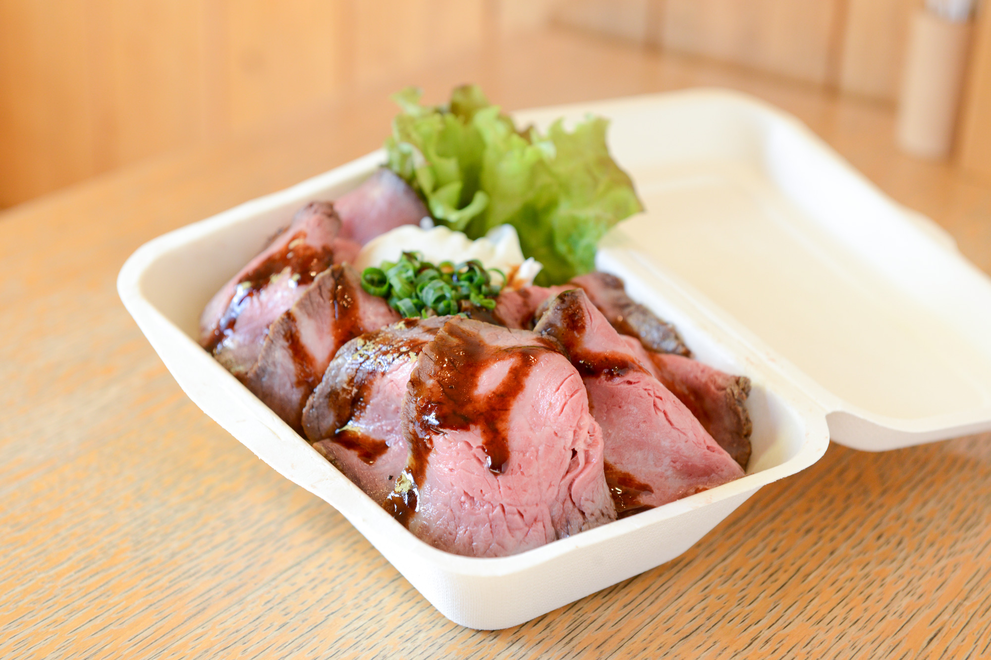 エスペリオ特製ローストビーフ丼