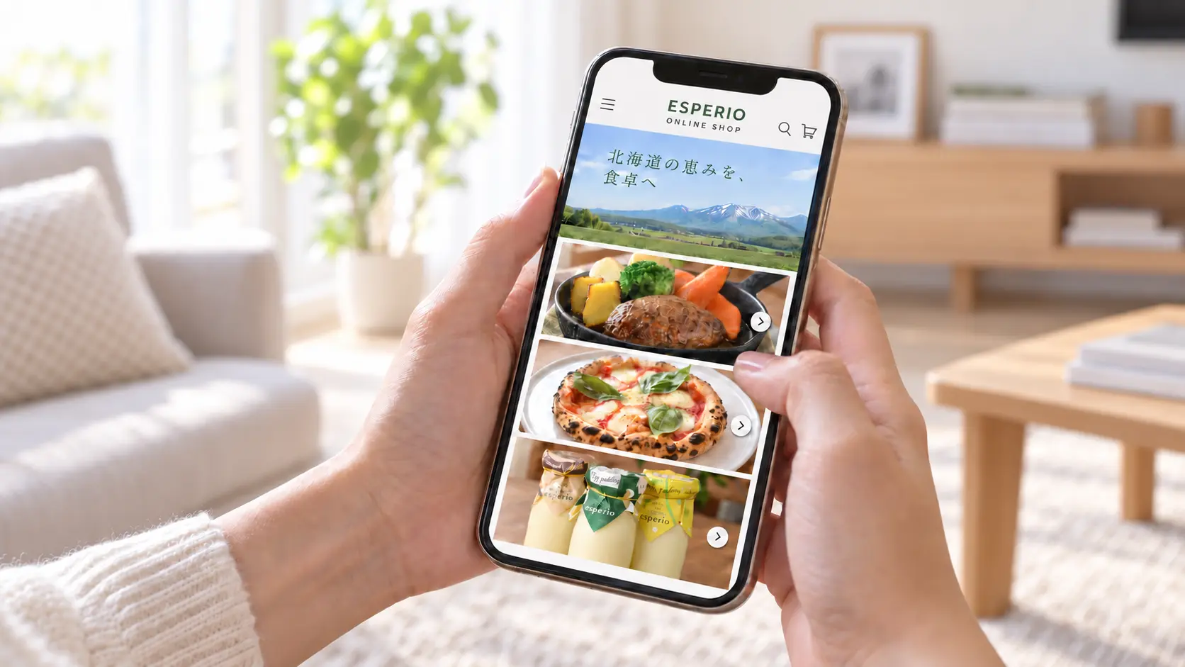 スマートフォンでエスペリオのオンラインショップを見る様子